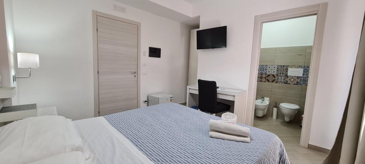 Belvedere Rent Rooms Кампофеличе-ди-Роччелла Экстерьер фото