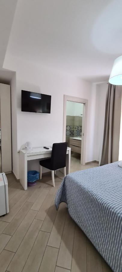 Belvedere Rent Rooms Кампофеличе-ди-Роччелла Экстерьер фото