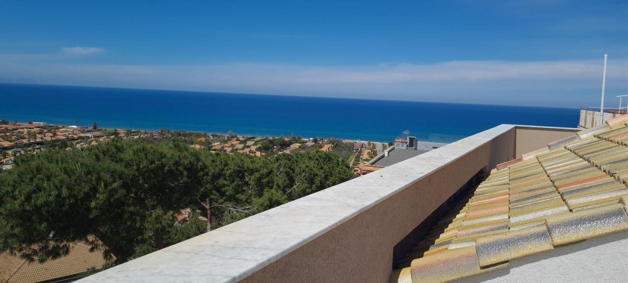 Belvedere Rent Rooms Кампофеличе-ди-Роччелла Экстерьер фото