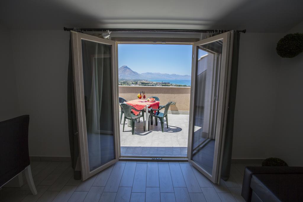Belvedere Rent Rooms Кампофеличе-ди-Роччелла Экстерьер фото