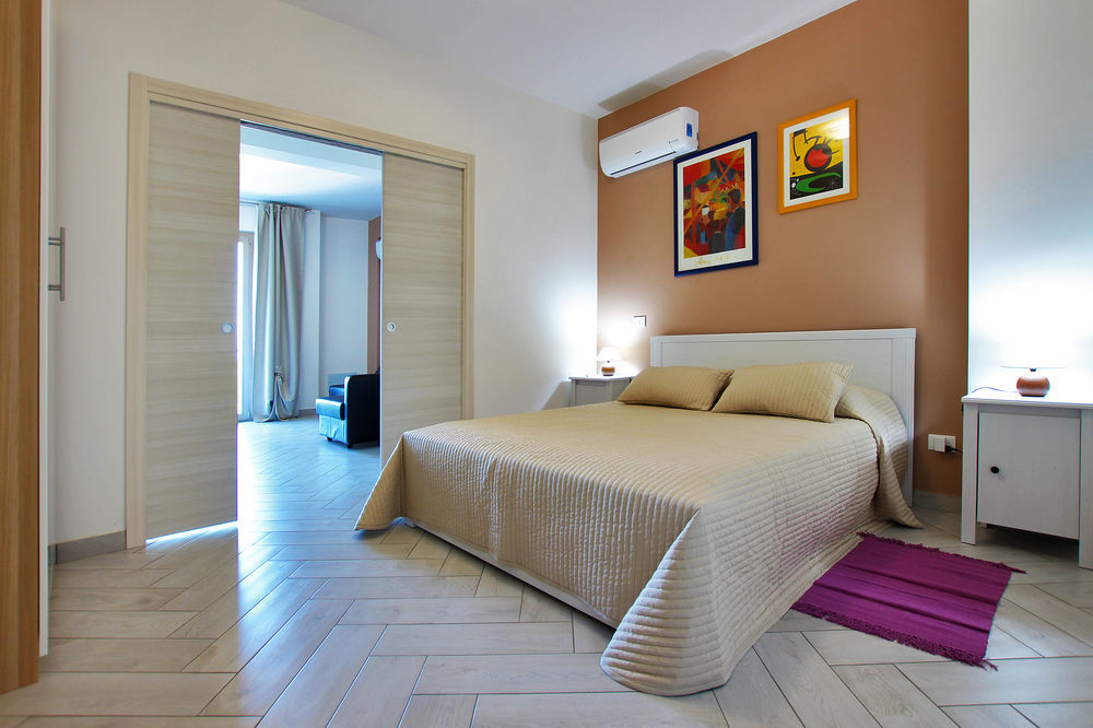 Belvedere Rent Rooms Кампофеличе-ди-Роччелла Экстерьер фото