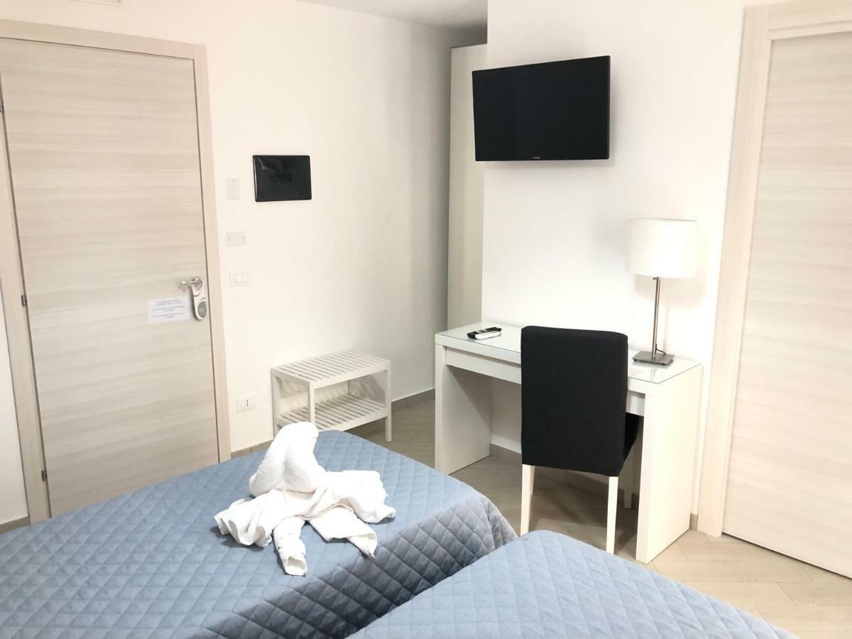 Belvedere Rent Rooms Кампофеличе-ди-Роччелла Экстерьер фото