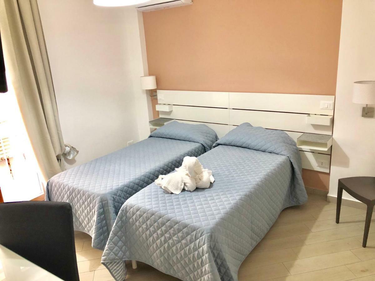Belvedere Rent Rooms Кампофеличе-ди-Роччелла Экстерьер фото